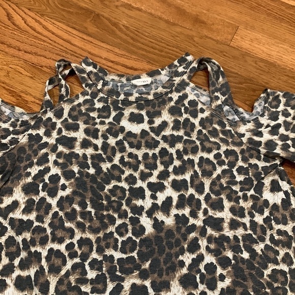 Bibi Cheetah cold shoulder shirt - Picture 4 of 8